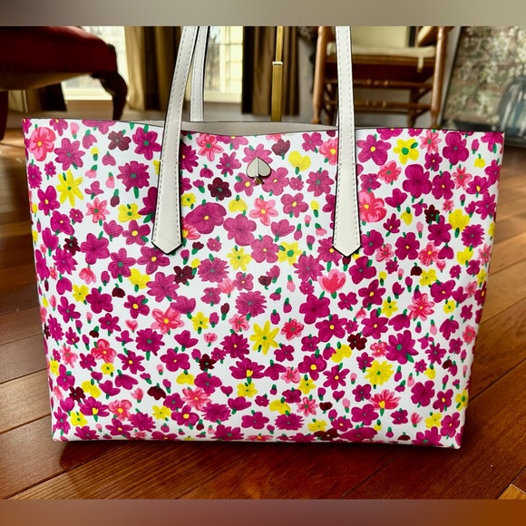 Kate Spade New York “Molly” Floral Tote with Matching Pouch. Like brand new! ♠️ - Picture 3 of 12